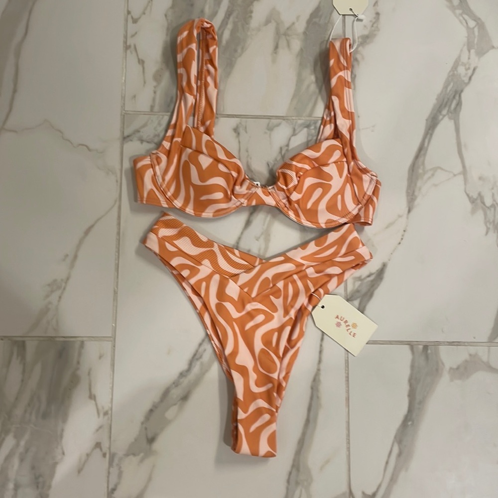 Protection for bottoms comes with pads white and orange brand built-in bra